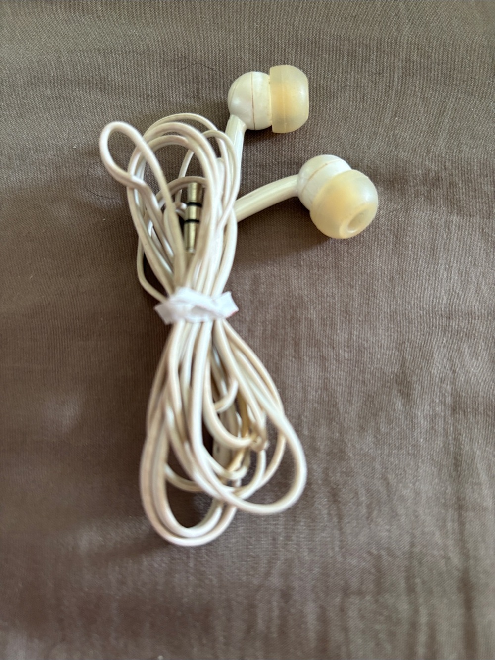 🌟 SAMSUNG: White Wired Earbud Earphones